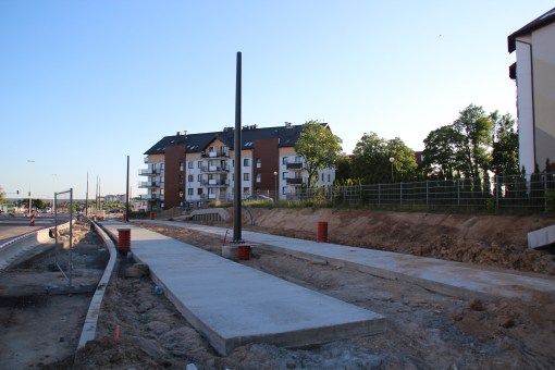Budowa linii tramwajowej przy ulicy Witosa (15 czerwca 2015) - przystanek Płoskiego