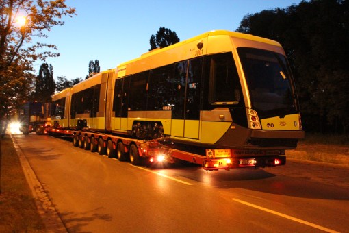 Pierwszy Solaris Tramino Olsztyn (numer taborowy #3001) wyrusza z fabryki Solarisa w Poznaniu w drogę do Olsztyna (10 czerwca 2015)