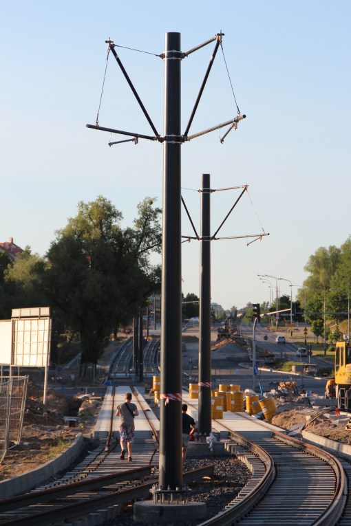 Budowa linii tramwajowej przy ulicy Płoskiego i alei Sikorskiego (15 czerwca 2015)