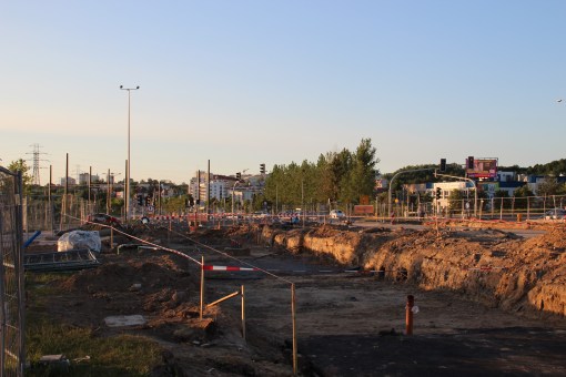 Budowa linii tramwajowej przy alei Sikorskiego (15 czerwca 2015)