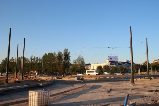 Budowa linii tramwajowej na skrzyżowaniu alei Sikorskiego z ulicami Tuwima i Synów Pułku (15 czerwca 2015)