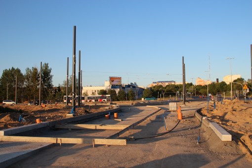 Budowa linii tramwajowej na skrzyżowaniu alei Sikorskiego z ulicami Tuwima i Synów Pułku (15 czerwca 2015)