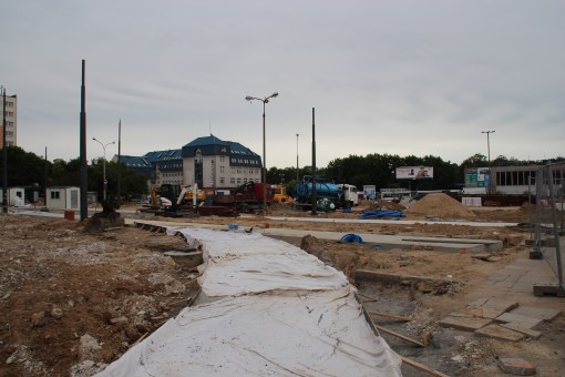 Budowa linii tramwajowej na placu Konstytucji 3 Maja (18 czerwca 2015) - przystanek końcowy Dworzec Główny