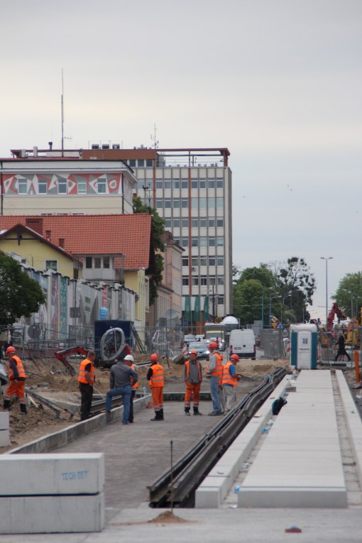 Budowa linii tramwajowej w alei Piłsudskiego (18 czerwca 2015)