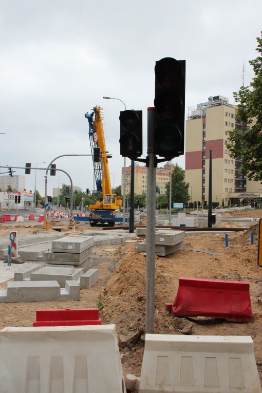 Budowa linii tramwajowej na skrzyżowaniu ulic Obiegowej i Żołnierskiej (18 czerwca 2015)