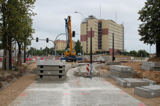 Budowa linii tramwajowej na skrzyżowaniu ulic Obiegowej i Żołnierskiej (18 czerwca 2015)