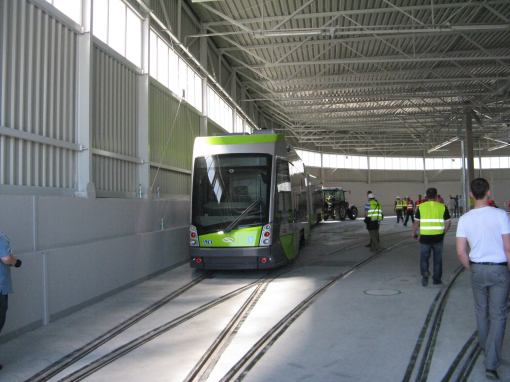 Solaris Tramino Olsztyn #3001 w hali postojowej zajezdni tramwajowej (12 czerwca 2015)