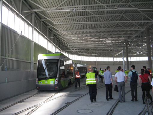Solaris Tramino Olsztyn #3001 w hali postojowej zajezdni tramwajowej (12 czerwca 2015)