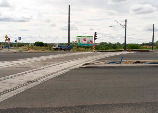 Budowa linii tramwajowej na skrzyżowaniu ulic Płoskiego, Witosa i Bukowskiego (12 lipca 2015)