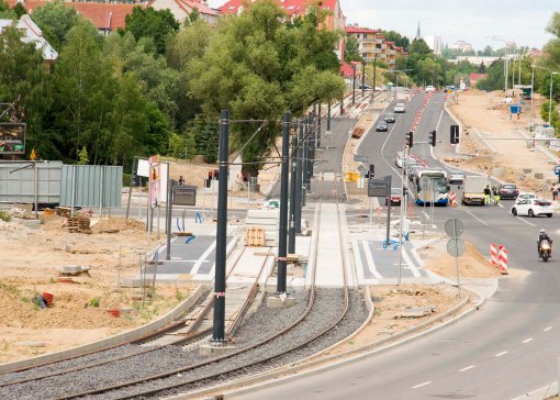 Budowa linii tramwajowej przy ulicy Płoskiego i alei Sikorskiego (12 lipca 2015)