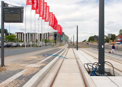 Budowa linii tramwajowej przy alei Sikorskiego (12 lipca 2015) - przystanek Real