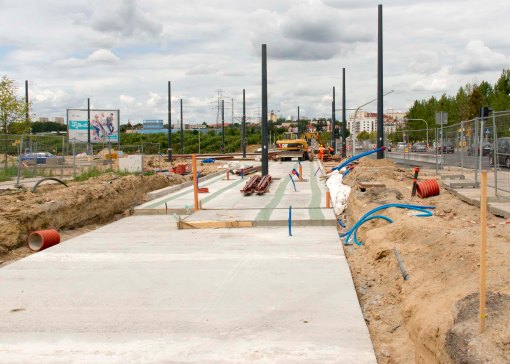 Budowa linii tramwajowej na skrzyżowaniu alei Sikorskiego z ulicami Tuwima i Synów Pułku (12 lipca 2015)