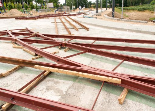 Budowa linii tramwajowej na skrzyżowaniu alei Sikorskiego z ulicami Tuwima i Synów Pułku (12 lipca 2015)