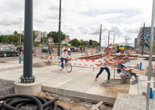 Budowa linii tramwajowej na skrzyżowaniu alei Sikorskiego z ulicami Tuwima i Synów Pułku (12 lipca 2015)