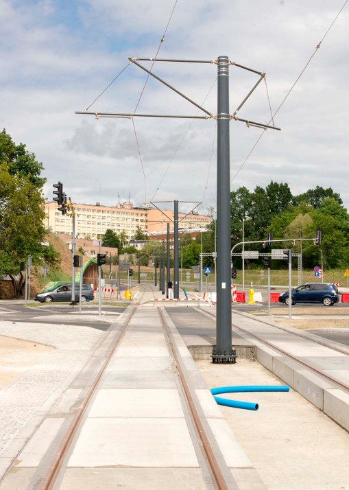 Budowa linii tramwajowej na skrzyżowaniu alei Sikorskiego z ulicami Pstrowskiego i Obiegową (12 lipca 2015)