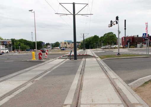 Budowa linii tramwajowej na skrzyżowaniu alei Sikorskiego z ulicami Pstrowskiego i Obiegową (12 lipca 2015)
