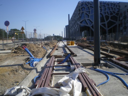 Budowa linii tramwajowej na skrzyżowaniu alei Sikorskiego z ulicami Tuwima i Synów Pułku (15 sierpnia 2015)