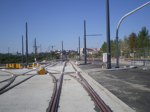 Budowa linii tramwajowej na skrzyżowaniu alei Sikorskiego z ulicami Tuwima i Synów Pułku (15 sierpnia 2015)