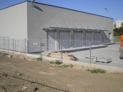 Budynki zajezdni postojowej dla autobusów przy alei Sikorskiego (15 sierpnia 2015)