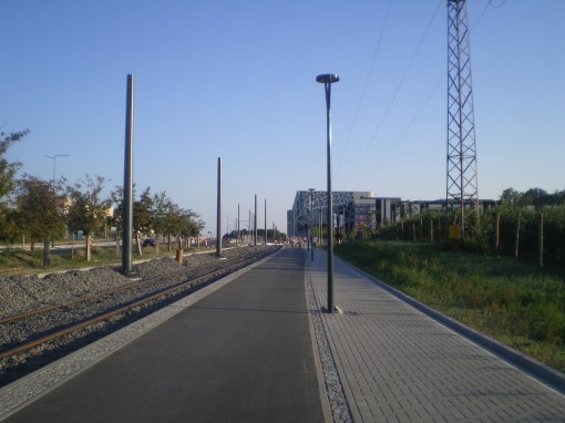 Budowa linii tramwajowej przy alei Sikorskiego (15 sierpnia 2015)