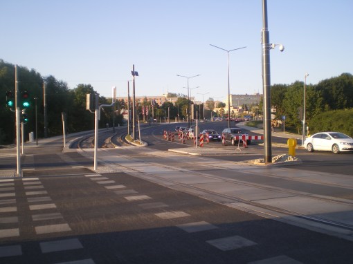 Budowa linii tramwajowej przy alei Sikorskiego (15 sierpnia 2015) - skrzyżowanie z aleją Obrońców Tobruku