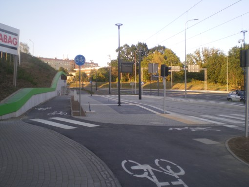 Budowa linii tramwajowej przy ulicy Obiegowej (15 sierpnia 2015) - przystanek Obiegowa