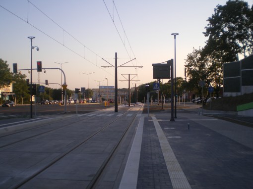 Budowa linii tramwajowej przy ulicy Obiegowej (15 sierpnia 2015) - przystanek Obiegowa