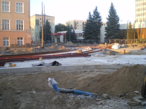 Budowa linii tramwajowej na skrzyżowaniu alei Piłsudskiego z ulicą Kościuszki (15 sierpnia 2015)