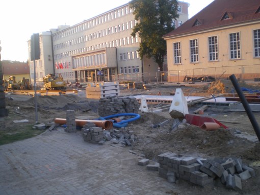 Budowa linii tramwajowej na skrzyżowaniu alei Piłsudskiego z ulicą Kościuszki (15 sierpnia 2015)