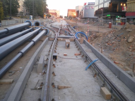 Budowa linii tramwajowej w alei Piłsudskiego (15 sierpnia 2015)