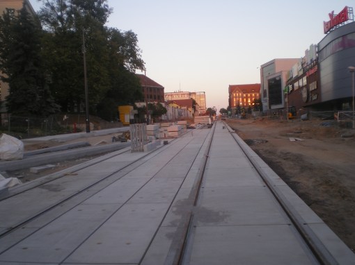 Budowa linii tramwajowej w alei Piłsudskiego (15 sierpnia 2015)