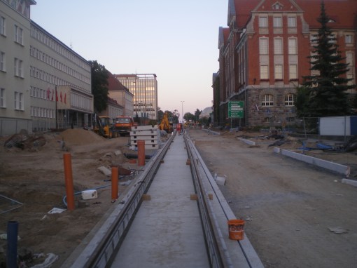 Budowa linii tramwajowej w alei Piłsudskiego (15 sierpnia 2015)