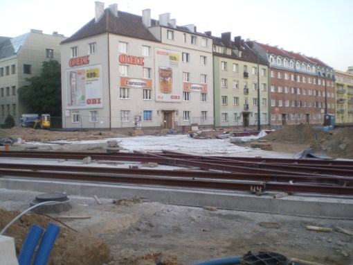 Budowa linii tramwajowej na skrzyżowaniu alei Piłsudskiego z ulicą Kościuszki (15 sierpnia 2015)