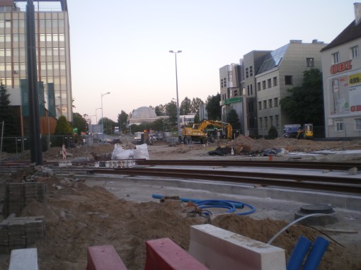 Budowa linii tramwajowej na skrzyżowaniu alei Piłsudskiego z ulicą Kościuszki (15 sierpnia 2015)