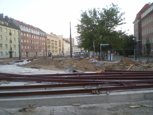 Budowa linii tramwajowej na skrzyżowaniu alei Piłsudskiego z ulicą Kościuszki (15 sierpnia 2015)