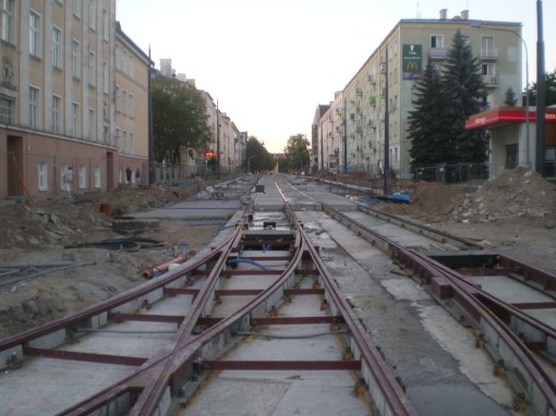 Budowa linii tramwajowej na skrzyżowaniu alei Piłsudskiego z ulicą Kościuszki (15 sierpnia 2015)
