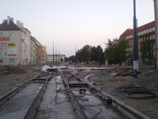 Budowa linii tramwajowej na skrzyżowaniu alei Piłsudskiego z ulicą Kościuszki (15 sierpnia 2015)
