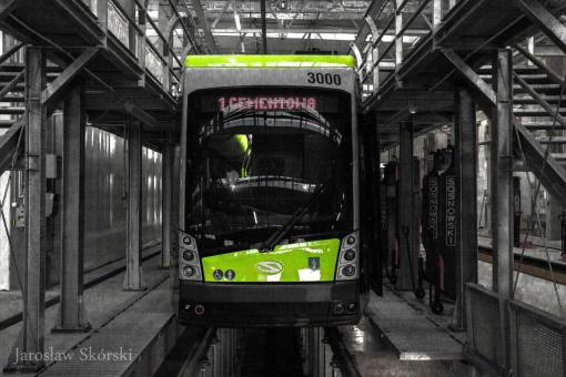 Solaris Tramino Olsztyn S111O #3000 w hali warsztatowej zajezdni tramwajowej (28 sierpnia 2015)