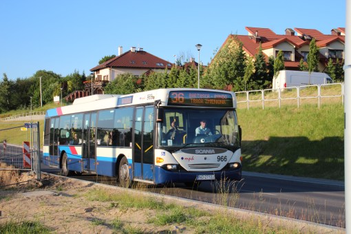 Scania OmniCity #966 na linii 36 na ulicy Płoskiego (15 czerwca 2015)