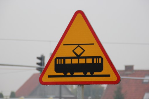 Znak "Uwaga, tramwaj!" (A-21)