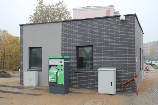 Budowa linii tramwajowej przy ulicy Witosa (18 października 2015) - budynek socjalny dla motorniczych przy przystanku końcowym Kanta