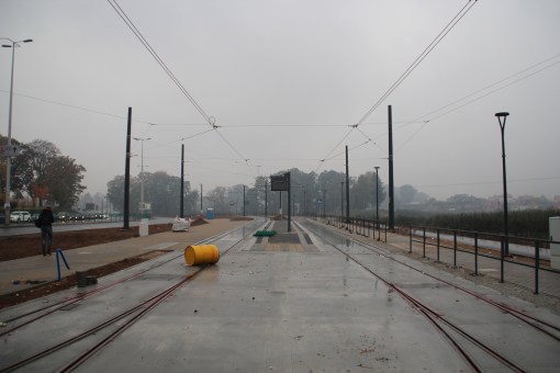 Budowa linii tramwajowej przy ulicy Tuwima (18 października 2015) - przystanek Galeria Warmińska