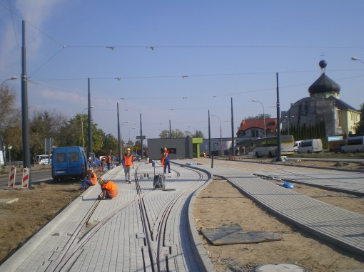 Budowa linii tramwajowej w ulicy Lubelskiej (4 października 2015) - budynek socjalny dla motorniczych i tory odstawcze przy przystanku końcowym Dworzec Główny