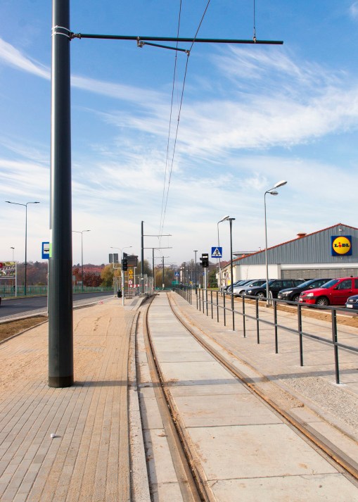 Linia tramwajowa przy ulicy Tuwima (31 października 2015) - przystanek Uniwersytet-Pływalnia