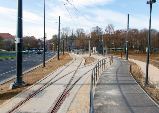 Linia tramwajowa przy ulicy Tuwima (31 października 2015) - przystanek końcowy Uniwersytet-Prawocheńskiego