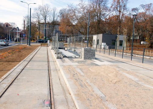 Linia tramwajowa przy ulicy Tuwima (31 października 2015) - przystanek końcowy Uniwersytet-Prawocheńskiego