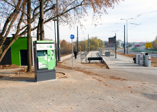 Linia tramwajowa przy ulicy Tuwima (31 października 2015) - przystanek końcowy Uniwersytet-Prawocheńskiego