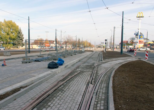 Linia tramwajowa na placu Konstytucji 3 Maja (31 października 2015) - przystanek końcowy Dworzec Główny i zjazd na tor techniczny do zajezdni