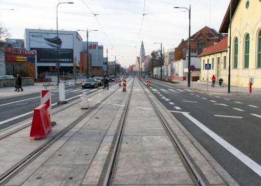 Linia tramwajowa w alei Piłsudskiego (31 października 2015) - skrzyżowanie z ulicą Kopernika