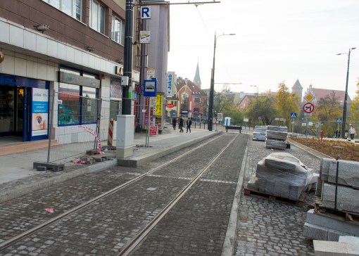Linia tramwajowa w ulicy 11 Listopada (31 października 2015) - przystanek końcowy Wysoka Brama
